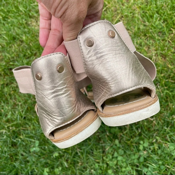 Sorel golden Ella sandals 9 vacation comfortable - Picture 6 of 6